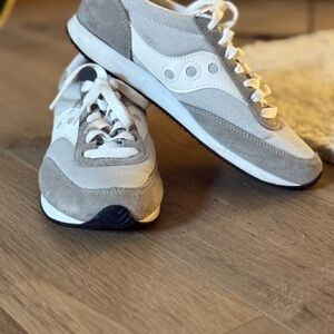 Saucony Vintage Classic Gray and White Trainers